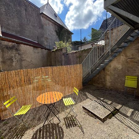 Appartement Au Centre-Ville Avec Cour Langres Exterior photo